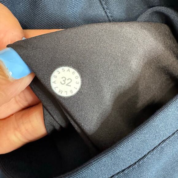 Lululemon Commission Short Relaxed Warpstreme 11" True Navy Stretch Men's 32 - Picture 7 of 8